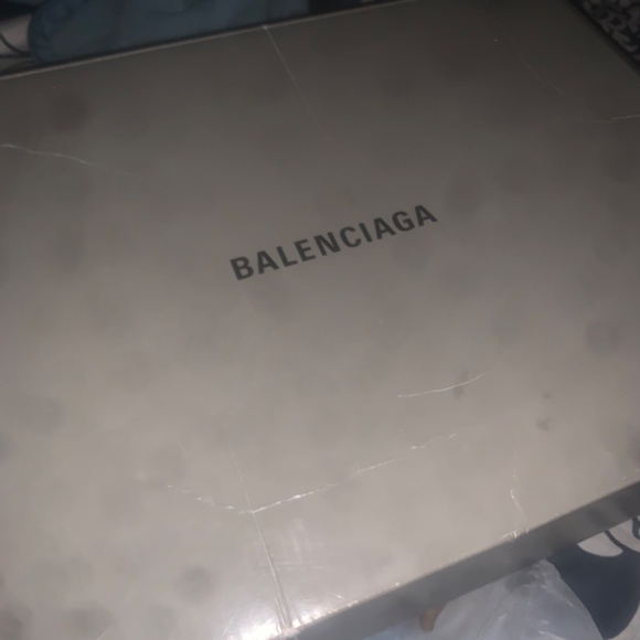 BALENCIAGA - Picture 3 of 4